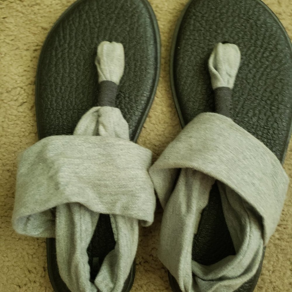 Sanuk Yoga Sandals - Size 8